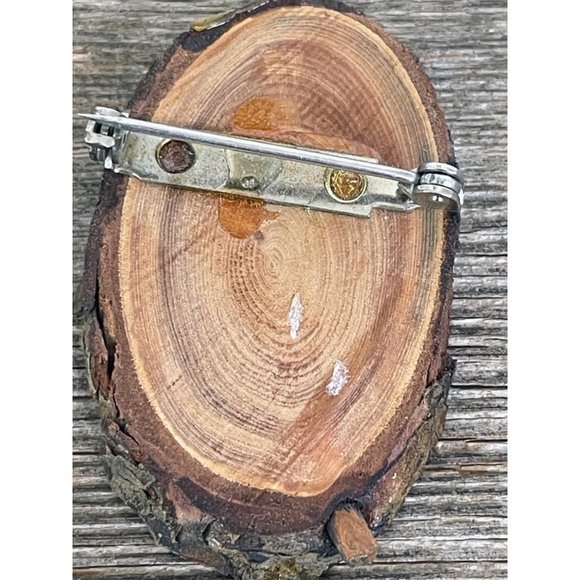 Vintage 1970s Wood Slice Brooch Hand Painted Sparrow Bird - Picture 2 of 6